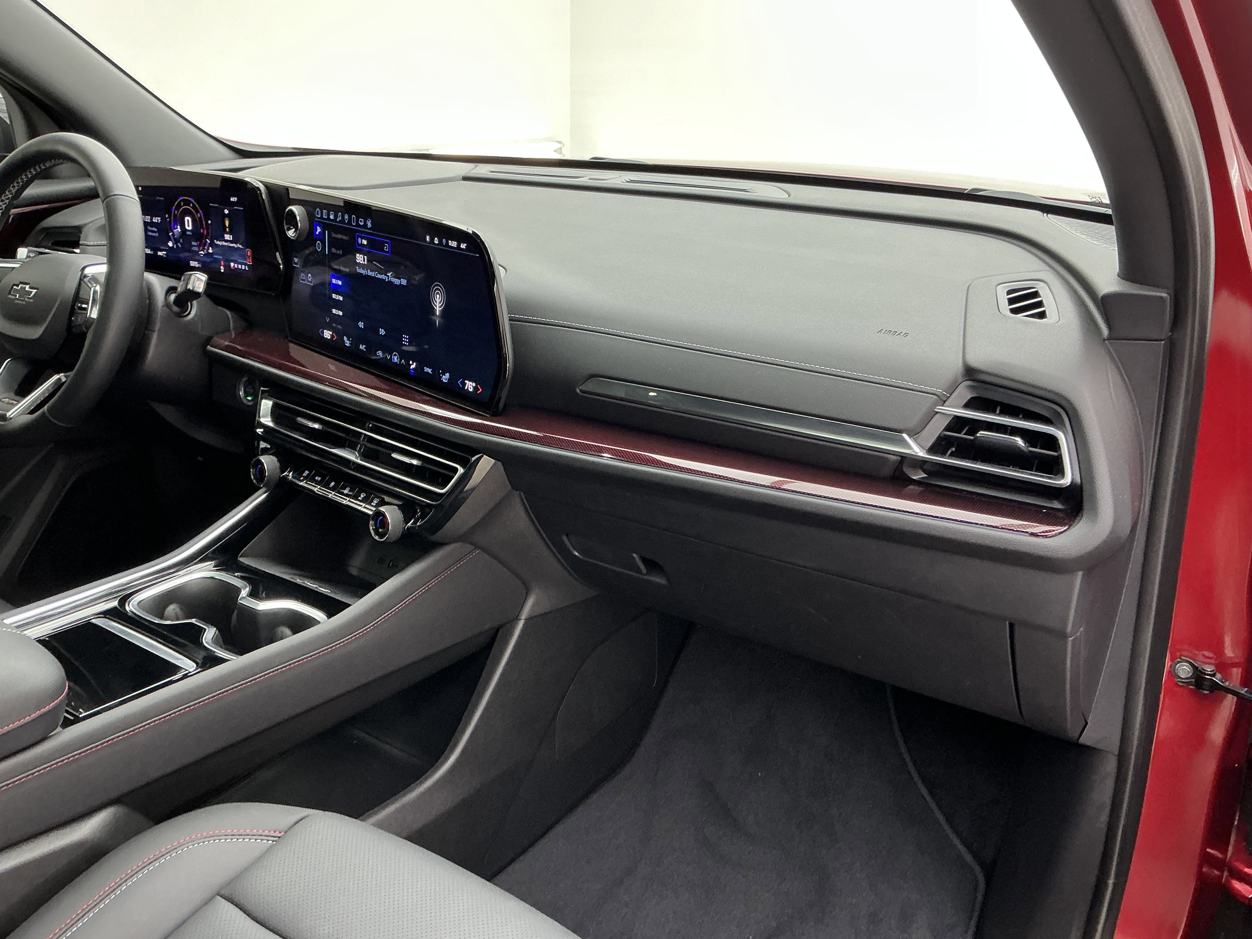 Used 2025 Chevrolet Traverse Z71 image 25