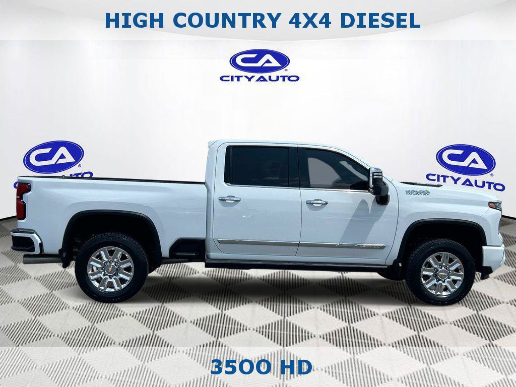 Used 2025 Chevrolet Silverado 3500 High Country w/ High Country Premium Package AWD/4WD image 2