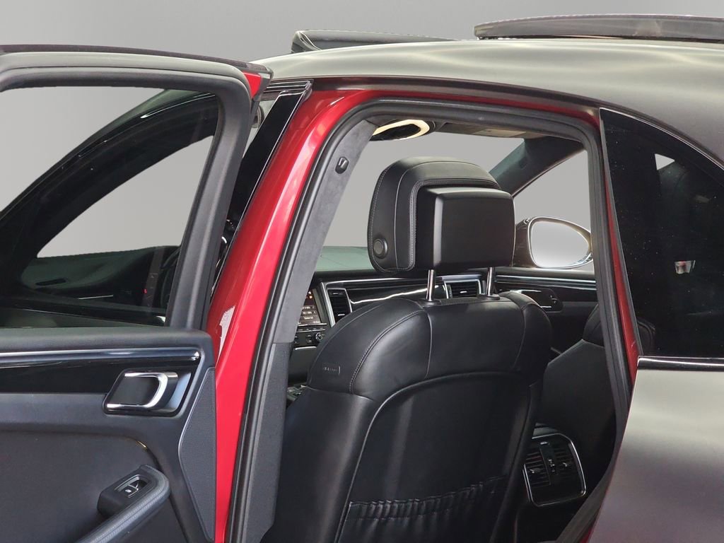 Used 2015 Porsche Macan Turbo image 30