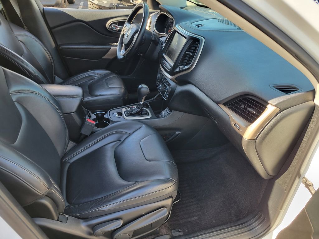 Used 2018 Jeep Cherokee Limited image 16