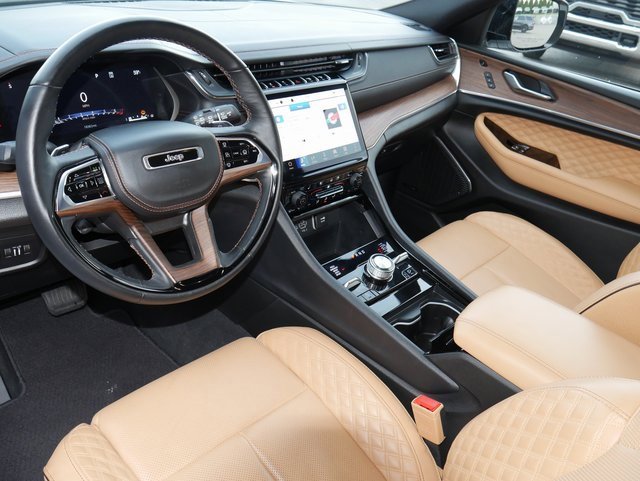 Used 2024 Jeep Grand Cherokee L Summit image 18