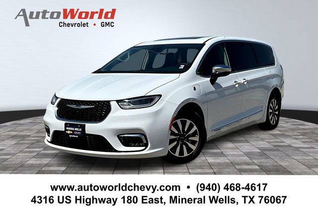 Used 2023 Chrysler Pacifica Limited image 1