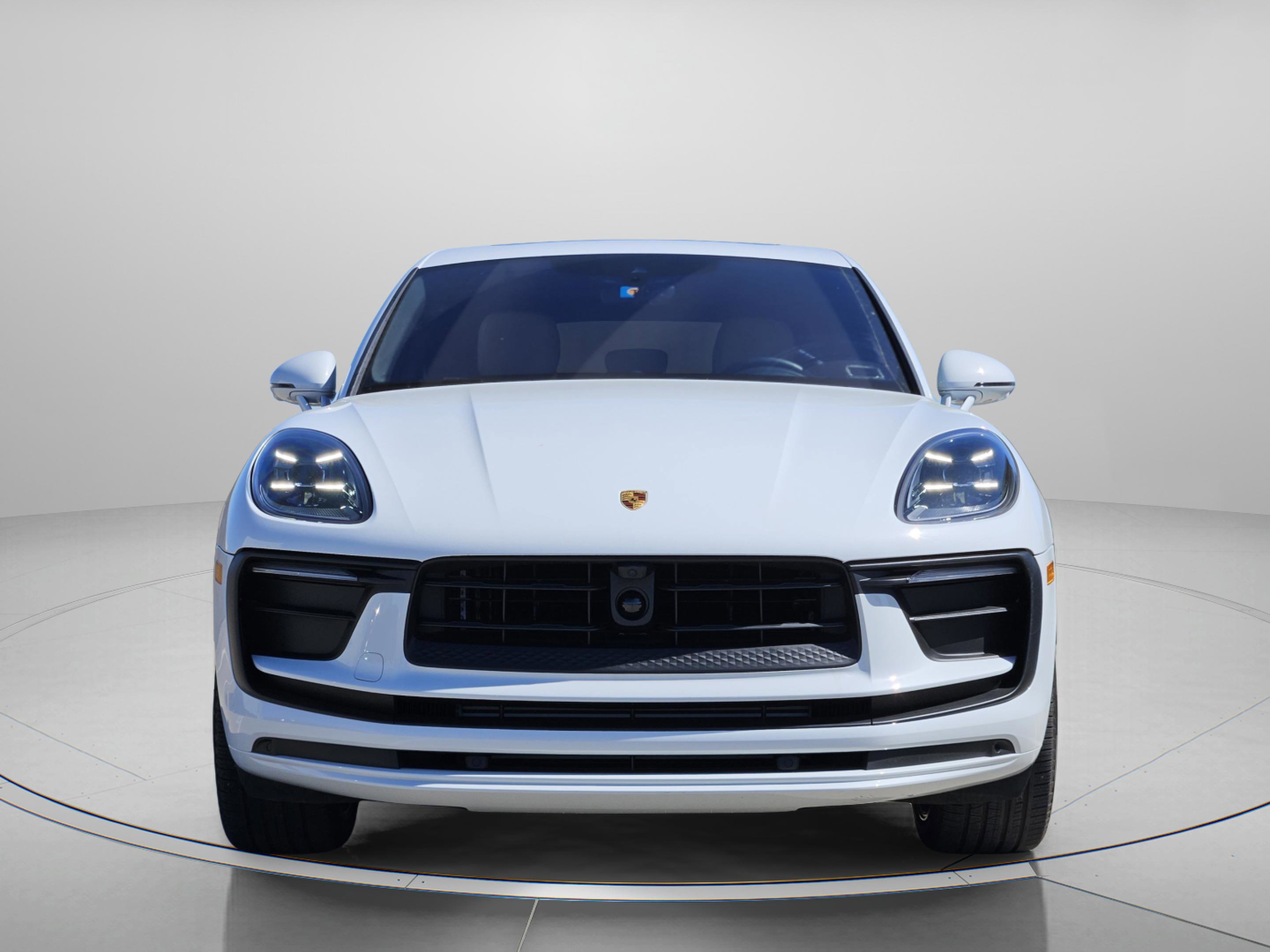 Certified 2023 Porsche Macan Turbo image 9