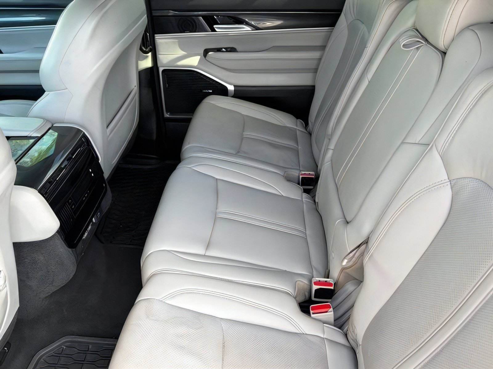 Used 2022 Jeep Wagoneer Series I AWD/4WD image 12