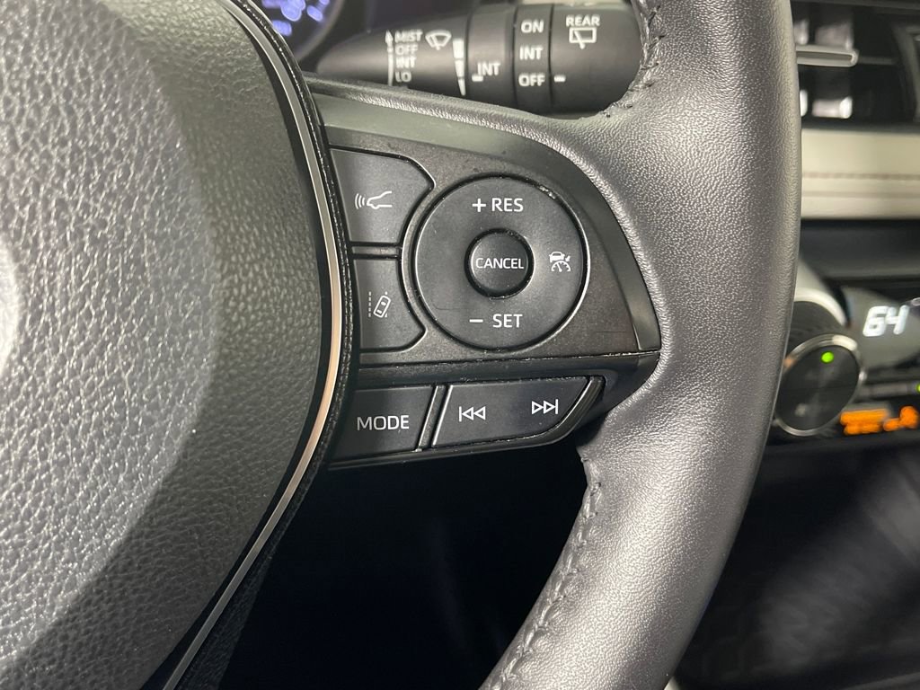 Used 2021 Toyota RAV4 XLE Premium image 28