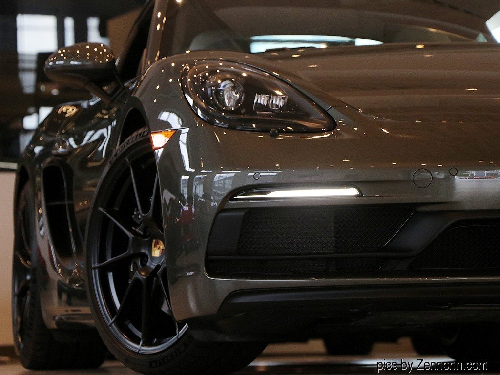 Used 2025 Porsche 718 Cayman GT4 image 13