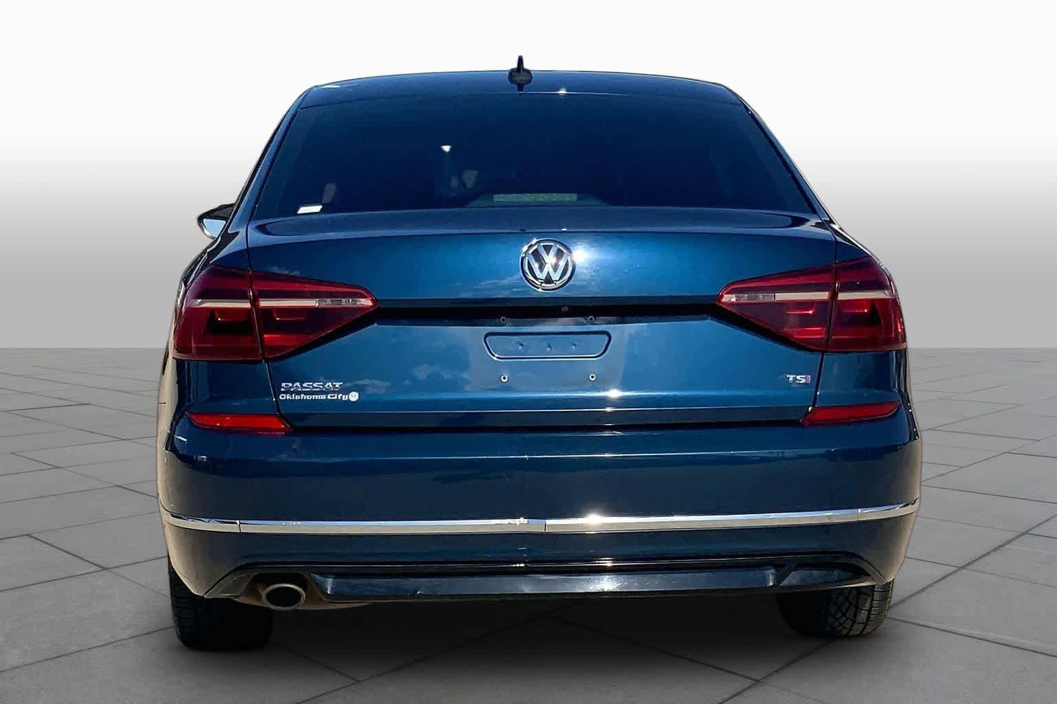 Used 2018 Volkswagen Passat 2.0T R-Line FWD image 5