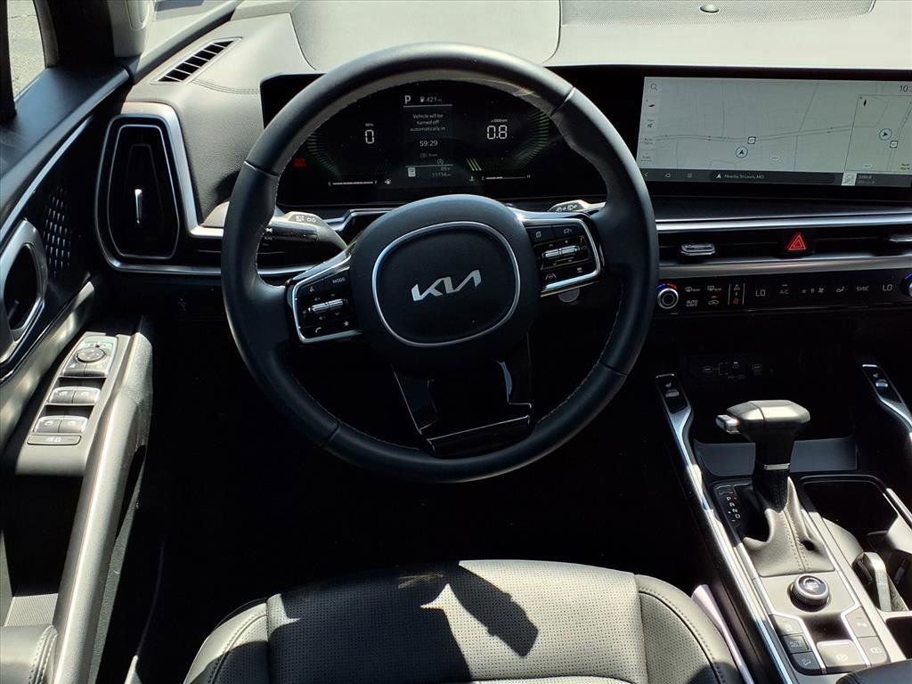 Used 2025 Kia Sorento S w/ Panoramic Sunroof Package FWD image 4