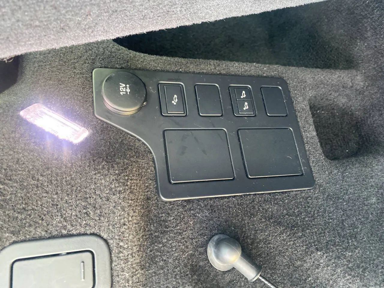 Used 2018 Land Rover Discovery SE image 7