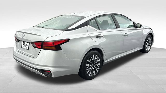 Used 2025 Nissan Altima 2.5 SV FWD image 31