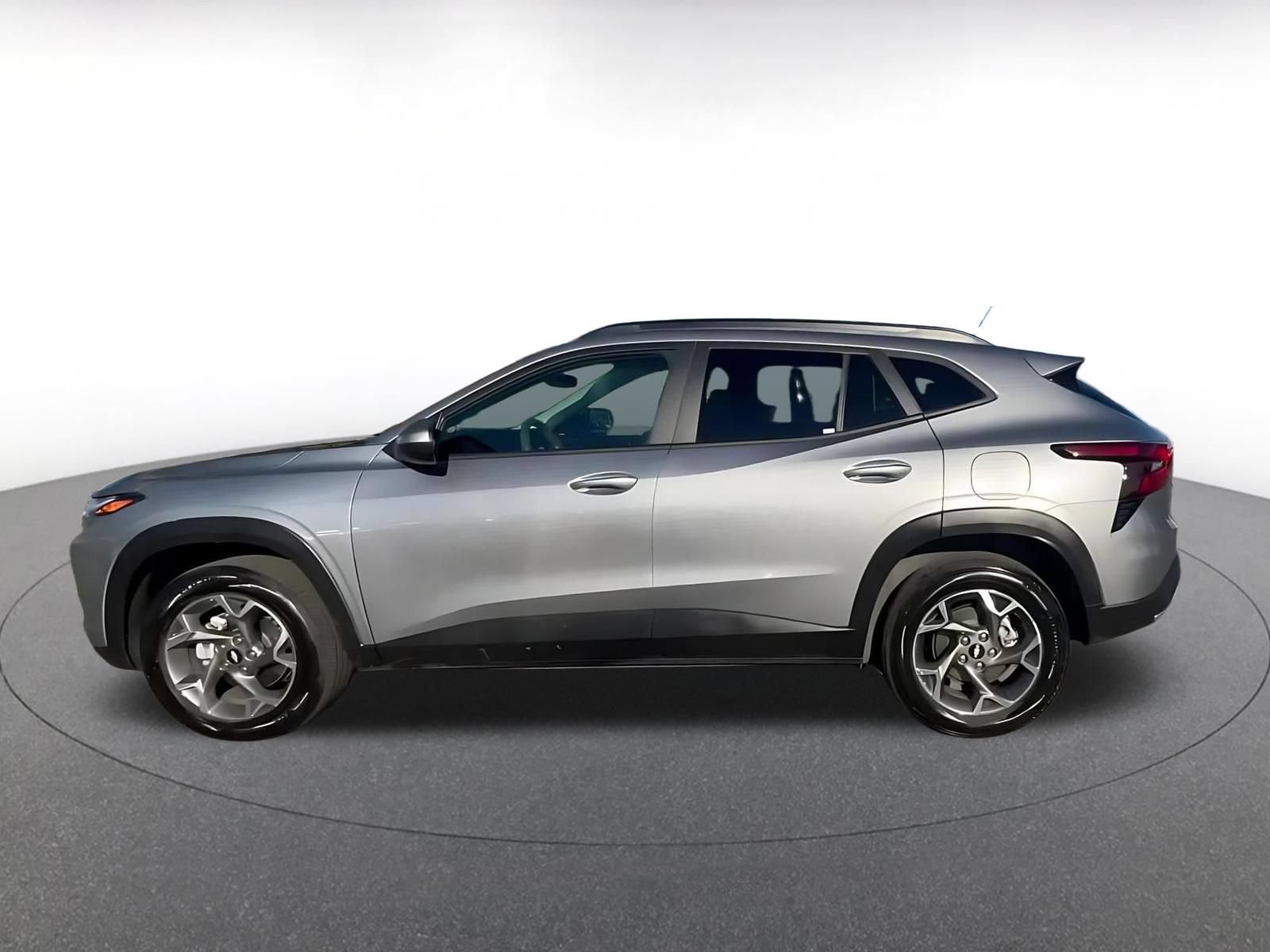Used 2025 Chevrolet Trax LT FWD image 9
