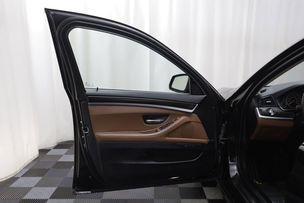Used 2015 BMW 535i xDrive Sedan AWD/4WD image 4