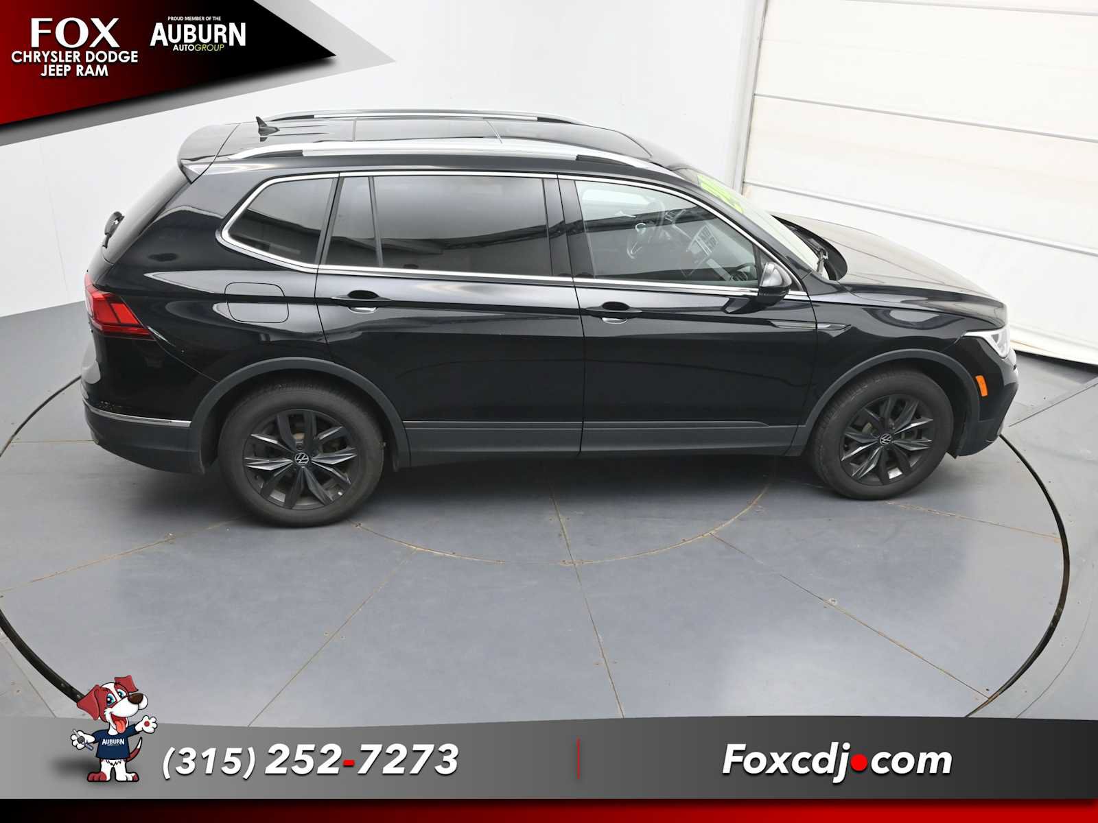 Used 2024 Volkswagen Tiguan SE w/ Panoramic Sunroof Package AWD/4WD image 34