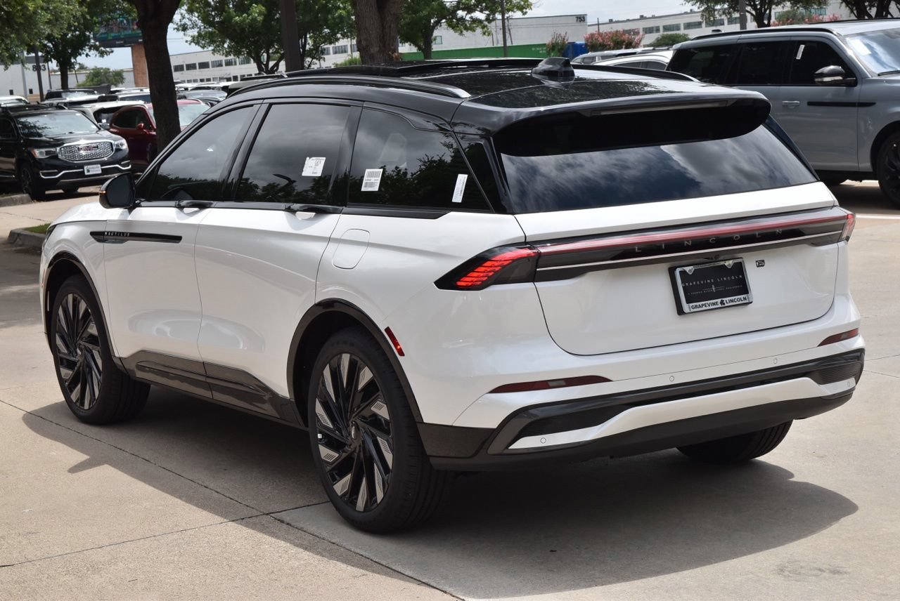 New 2026 Lincoln Nautilus Reserve AWD/4WD image 16