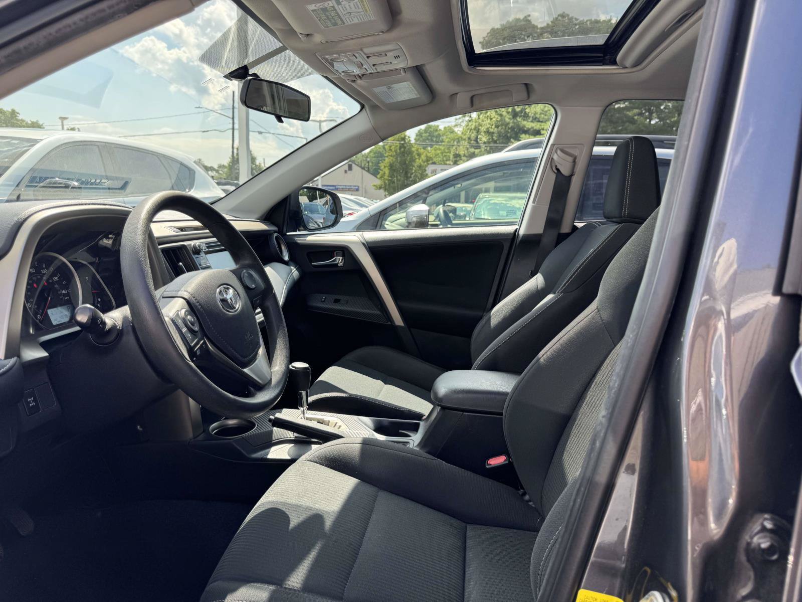 Used 2015 Toyota RAV4 XLE AWD/4WD image 12