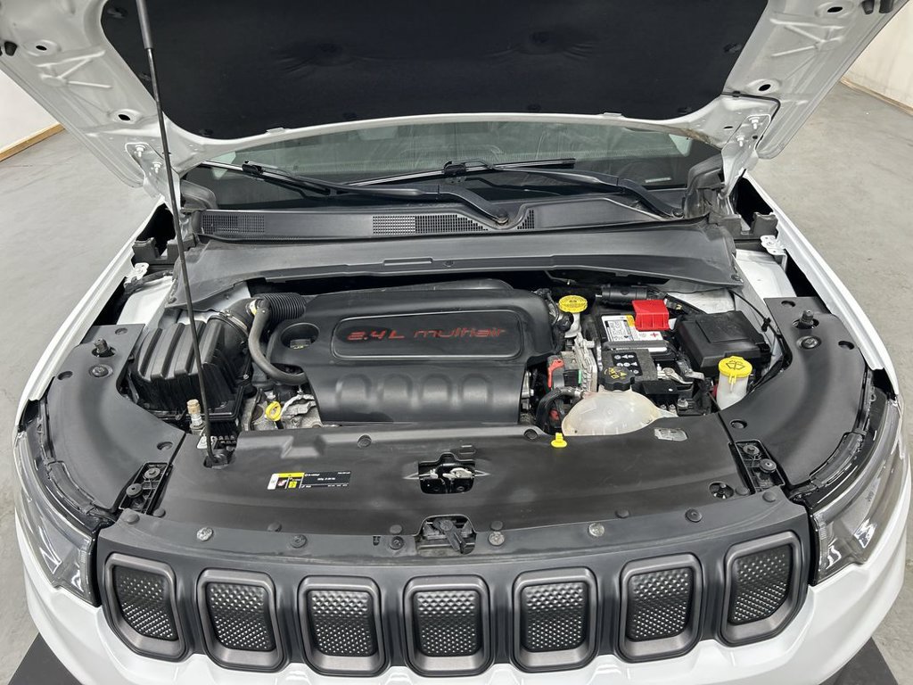Used 2022 Jeep Compass Trailhawk w/ Trailhawk Convenience Group AWD/4WD image 23