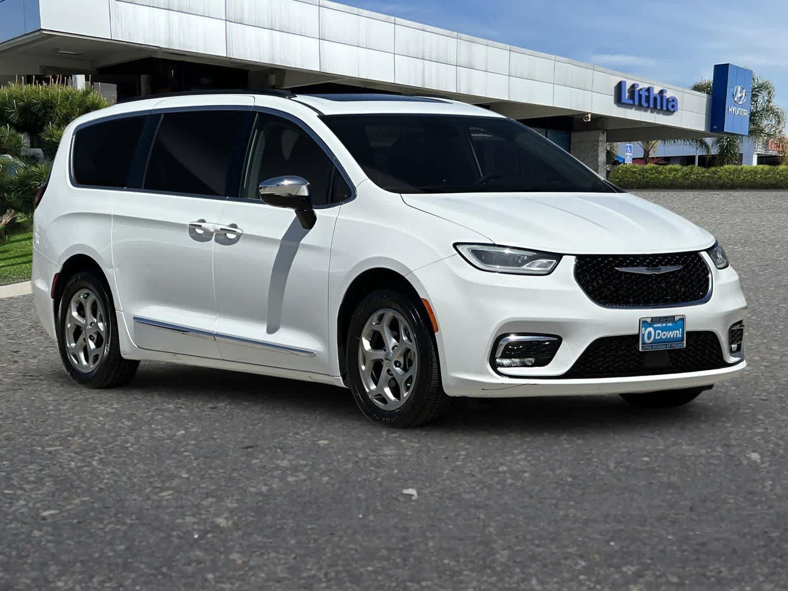 Used 2023 Chrysler Pacifica Limited FWD image 10