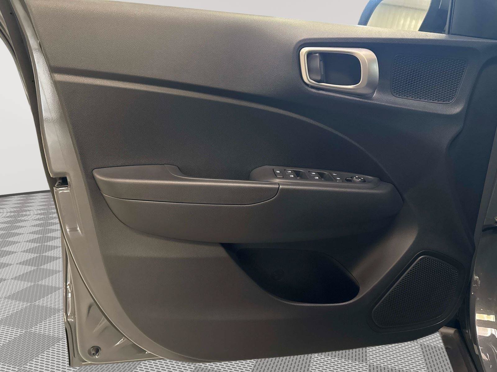 New 2026 Hyundai Venue SE FWD image 17
