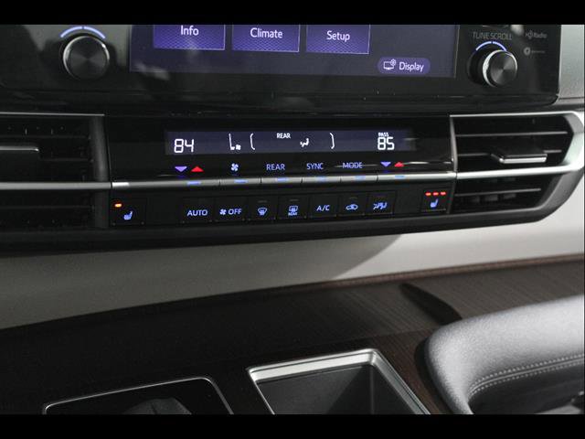 Used 2023 Toyota Sienna XLE FWD image 12