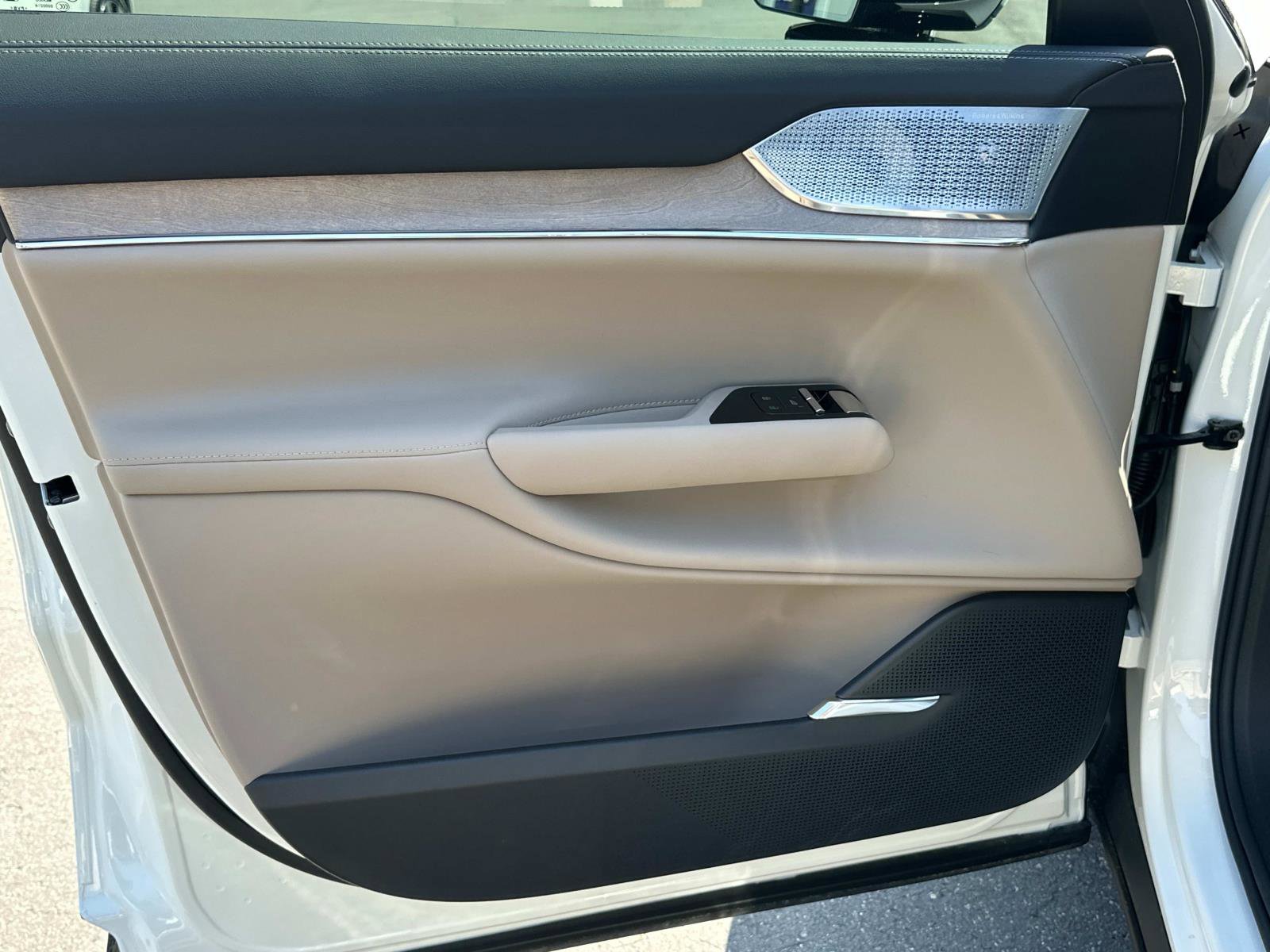 Certified 2025 Volvo EX90 Ultra image 16