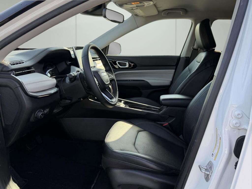 Used 2022 Jeep Compass Limited image 15