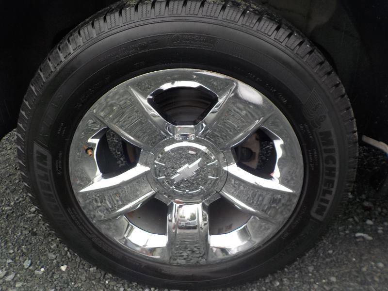 Used 2019 Chevrolet Suburban LT RWD image 37