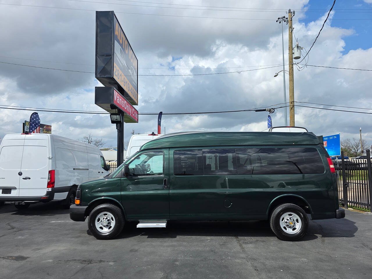 Used 2011 Chevrolet Express 3500 LS RWD image 5