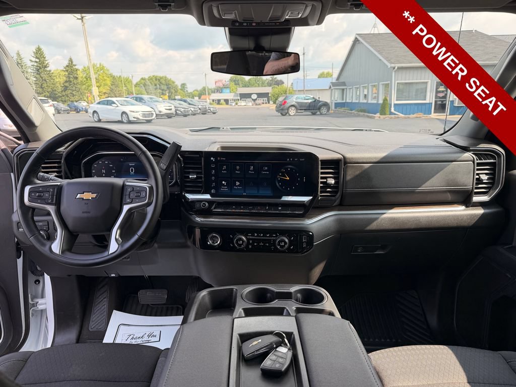 Used 2024 Chevrolet Silverado 1500 LT AWD/4WD image 16