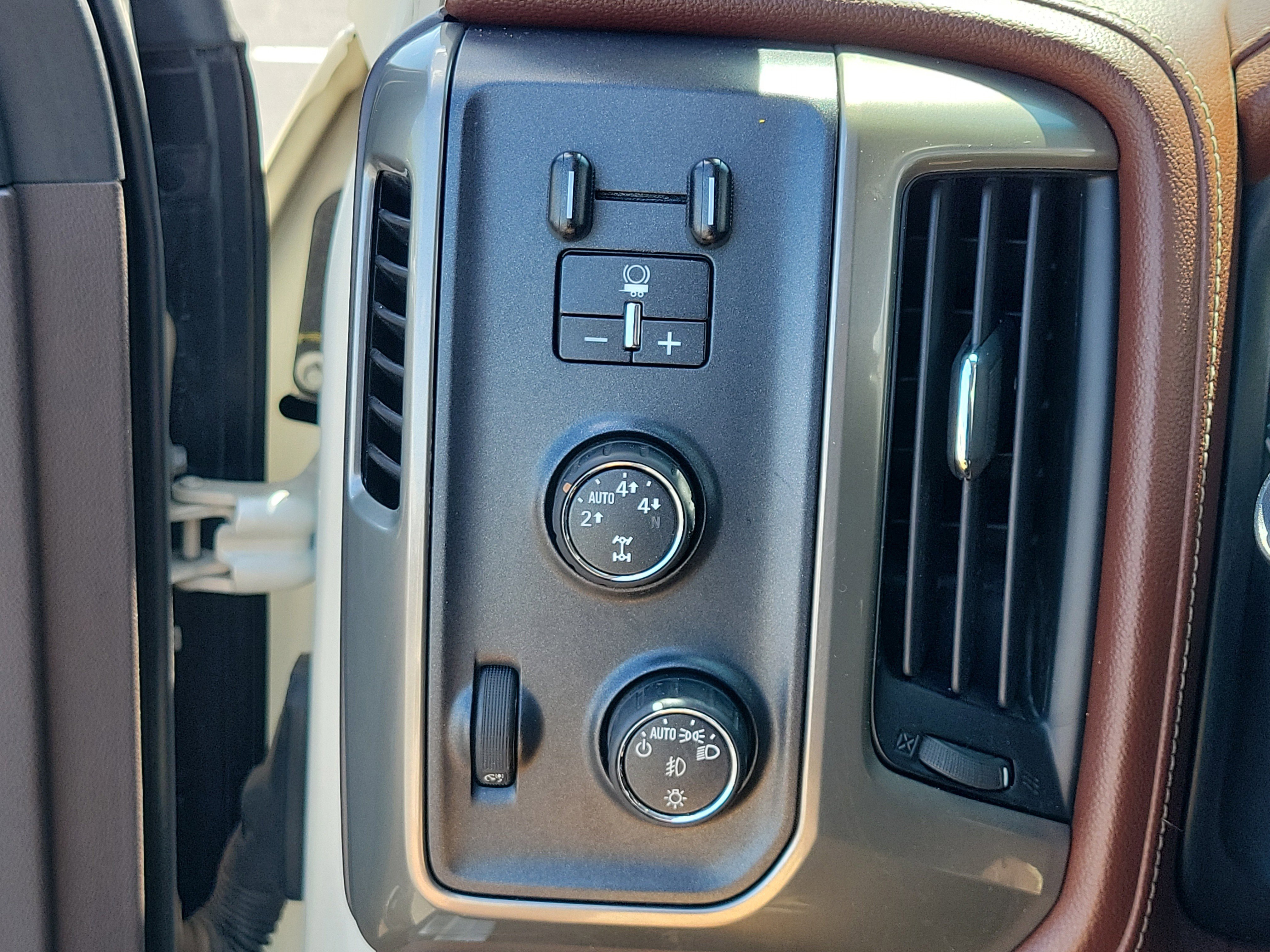 Used 2014 Chevrolet Silverado 1500 High Country w/ High Country Premium Package AWD/4WD image 26