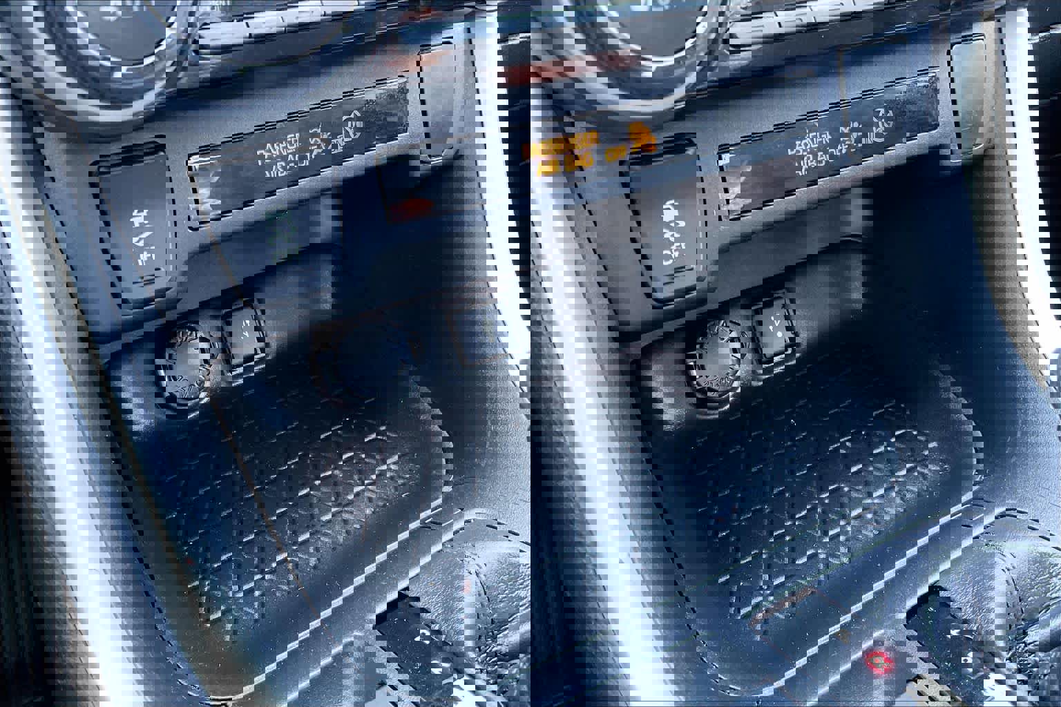 Used 2020 Toyota RAV4 XLE image 32