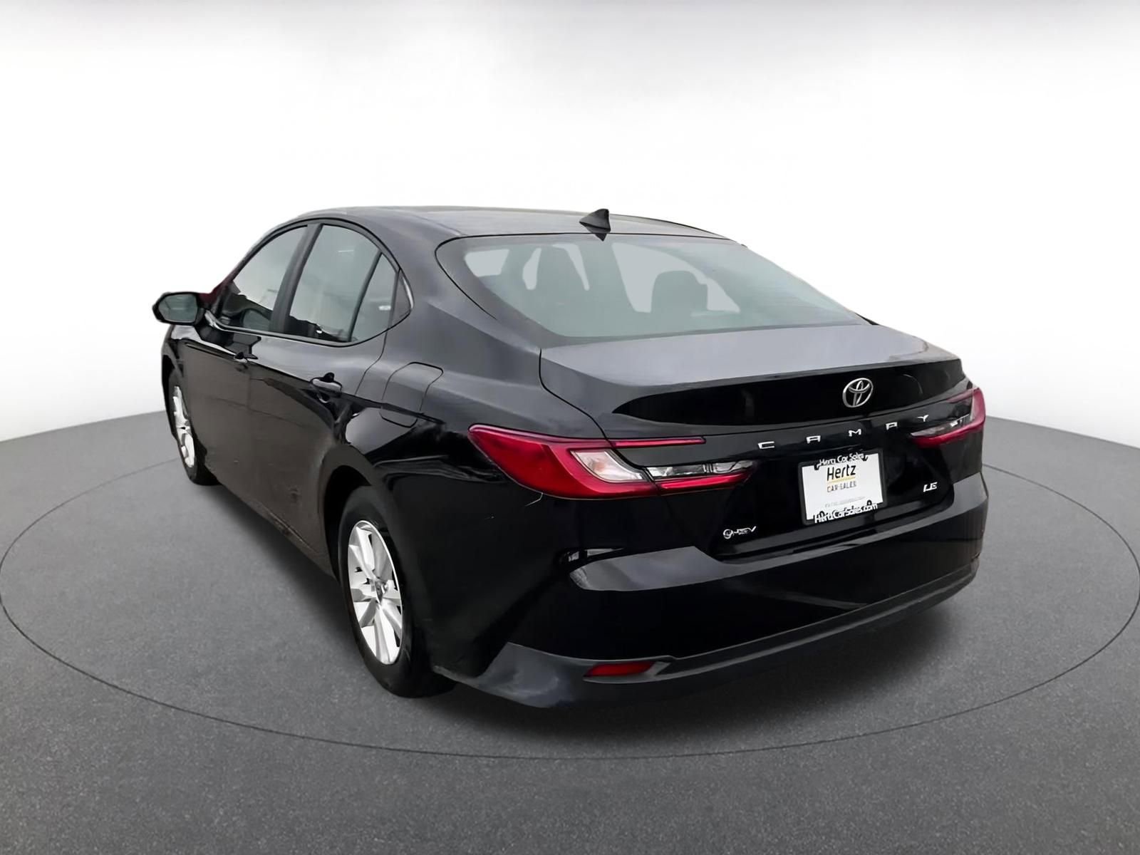 Used 2025 Toyota Camry LE image 11