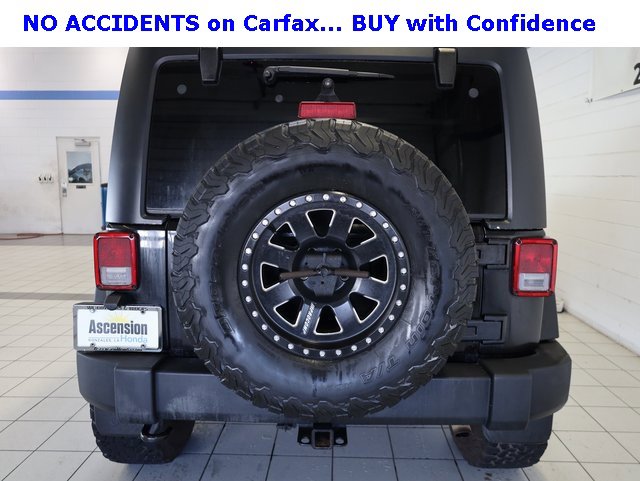 Used 2015 Jeep Wrangler Unlimited Rubicon w/ Max Tow Package image 12