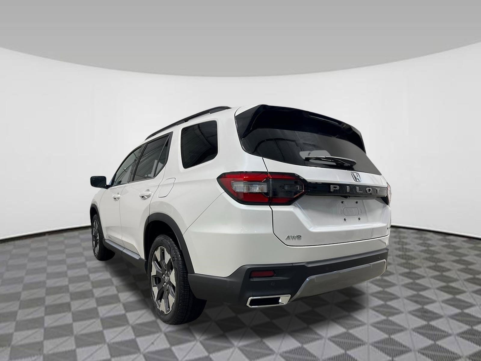New 2026 Honda Pilot Touring image 4
