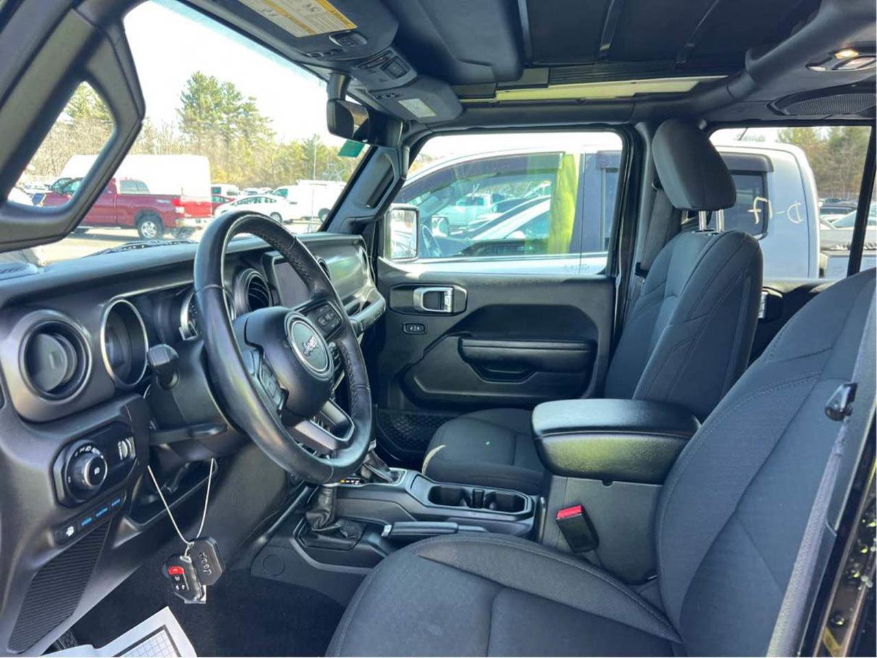 Used 2023 Jeep Wrangler Unlimited w/ Sun & Screen Package image 11