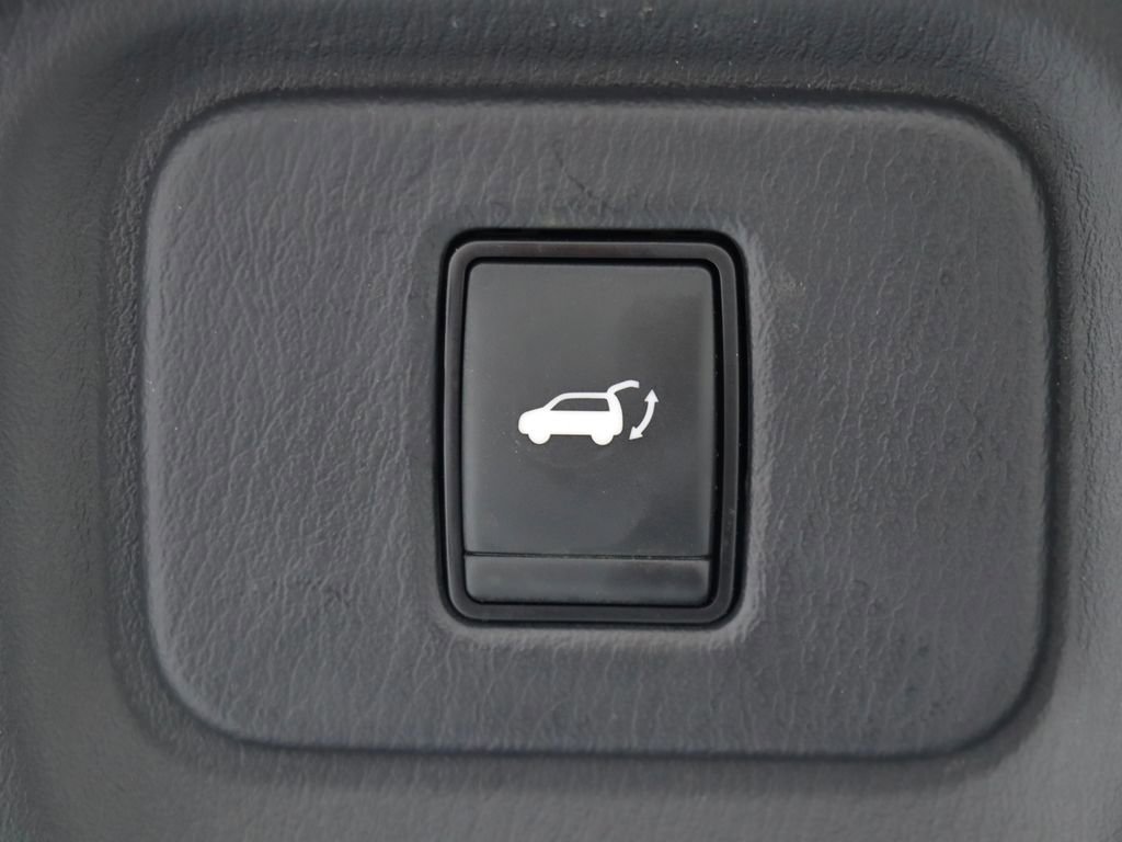 Used 2017 Nissan Pathfinder Platinum w/ Midnight Edition Package image 43