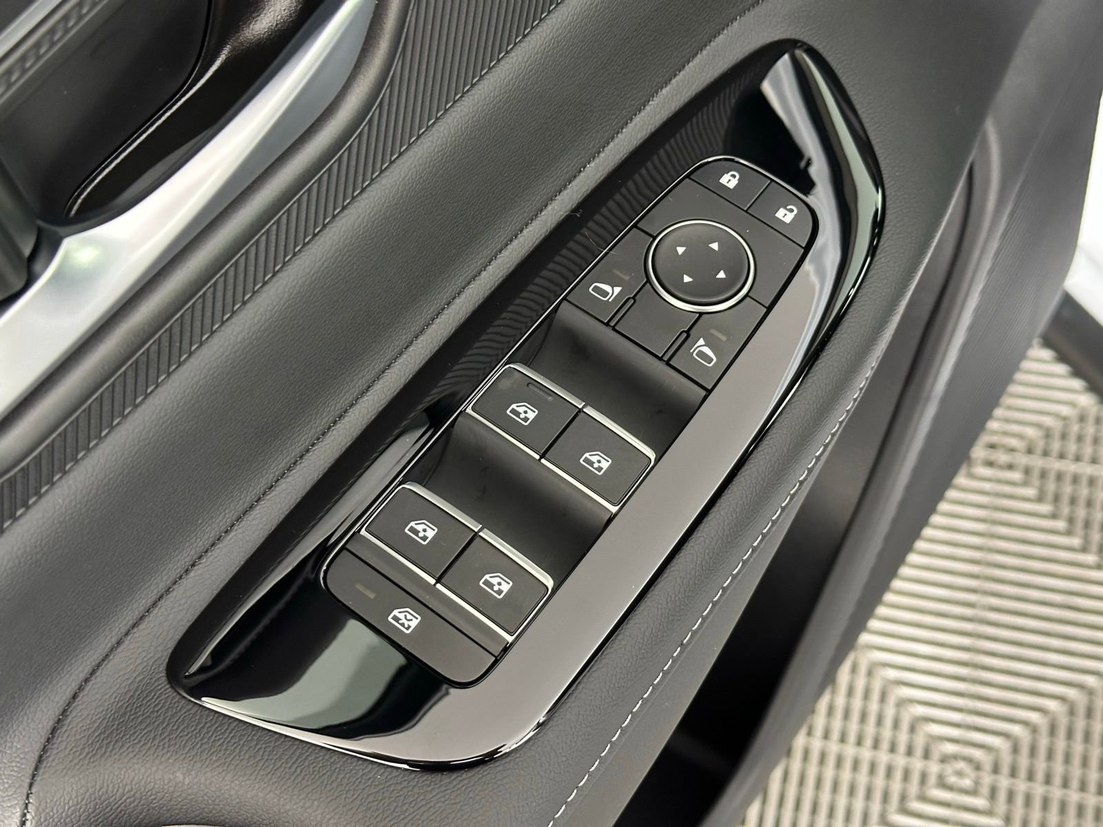 Used 2025 Nissan Murano SV image 34