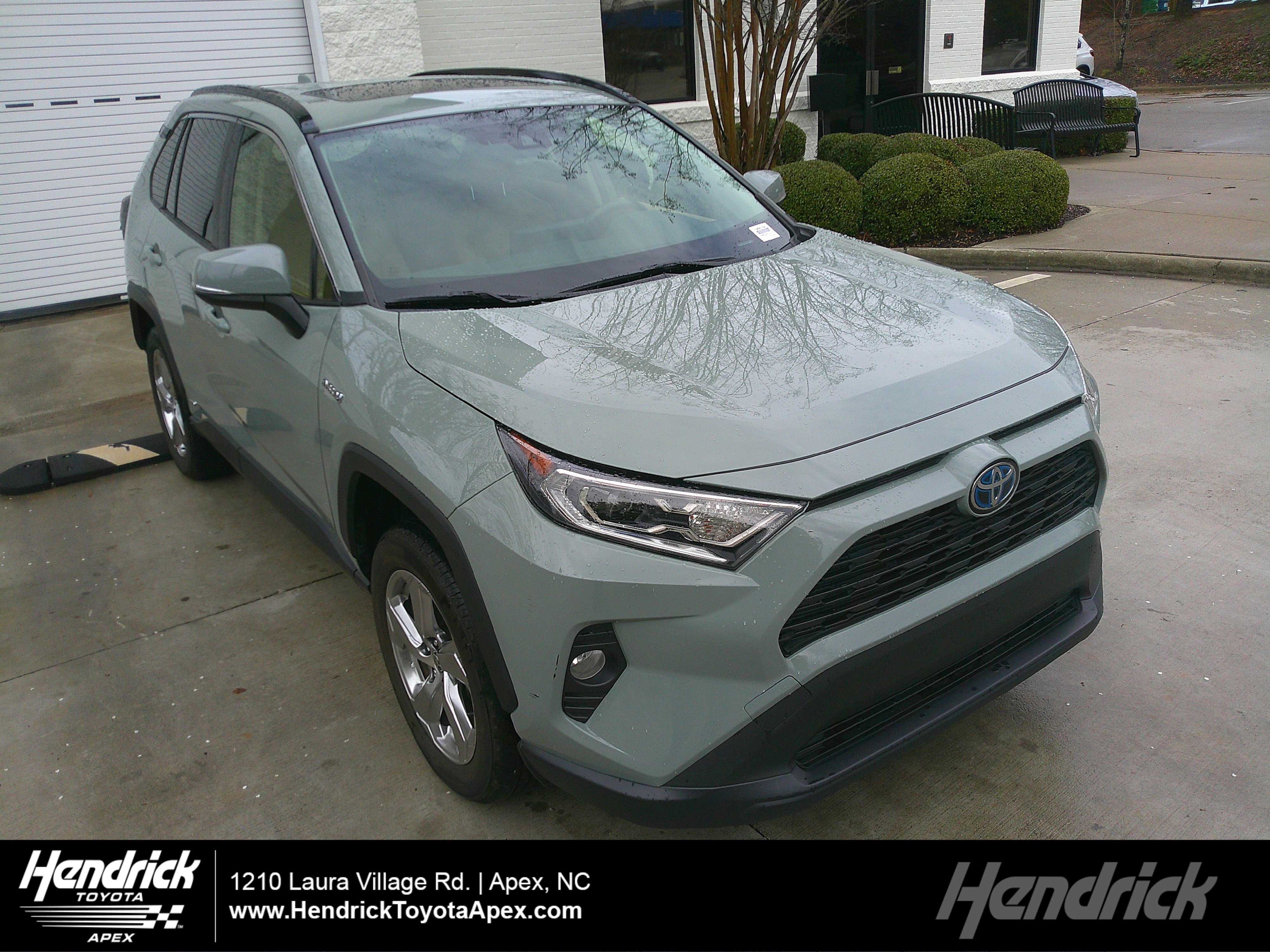 Used 2021 Toyota RAV4 XLE Premium image 1