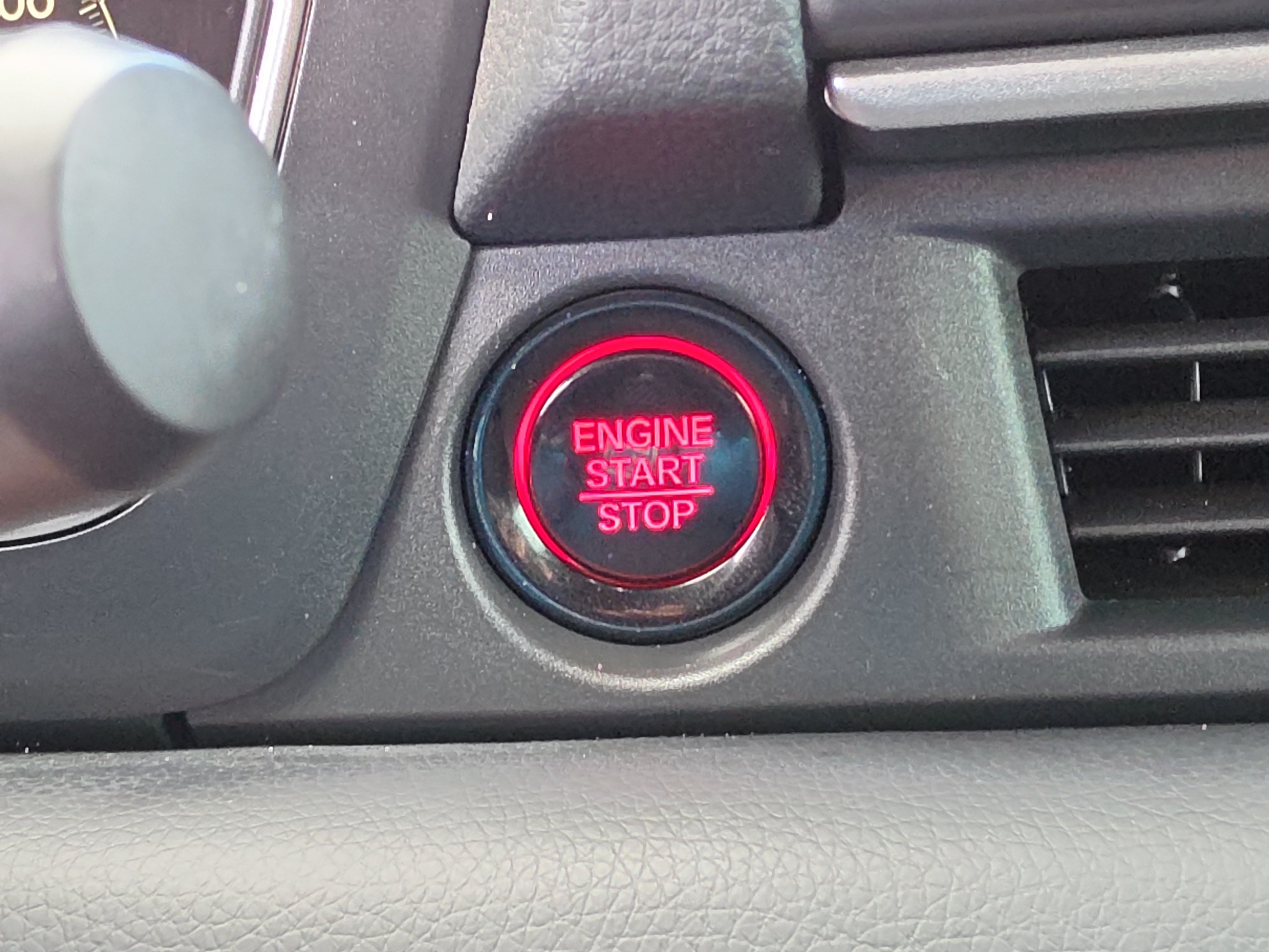 Used 2025 Honda Pilot Sport image 28