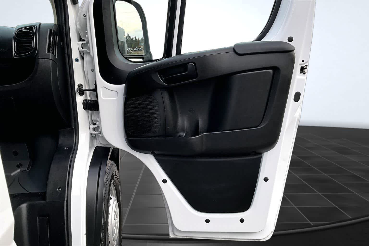 Used 2025 RAM ProMaster 2500 w/ U-Haul Equipment Group FWD image 27