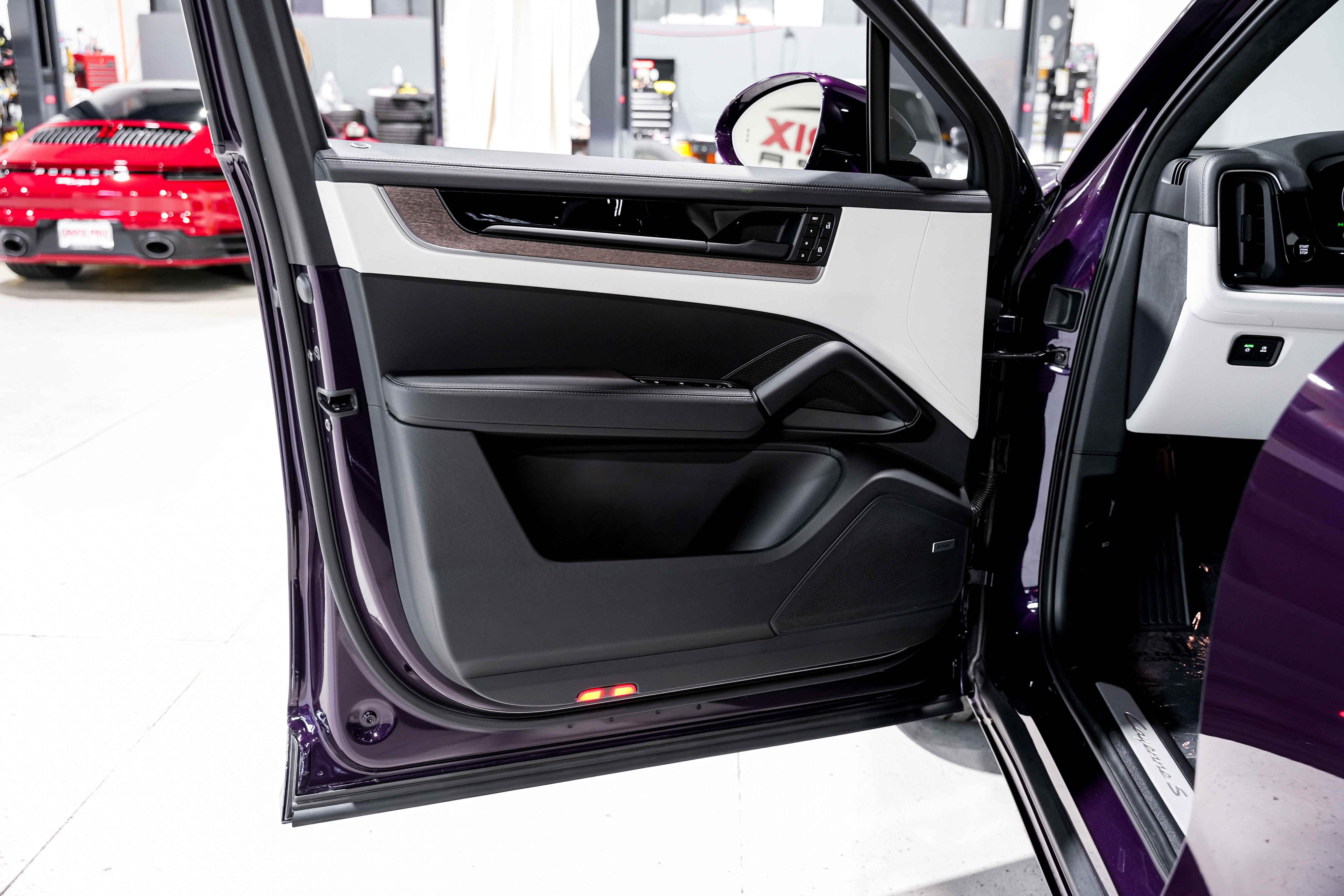 Used 2024 Porsche Cayenne S image 25