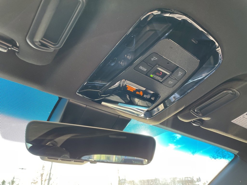 Certified 2024 Toyota Venza XLE image 33