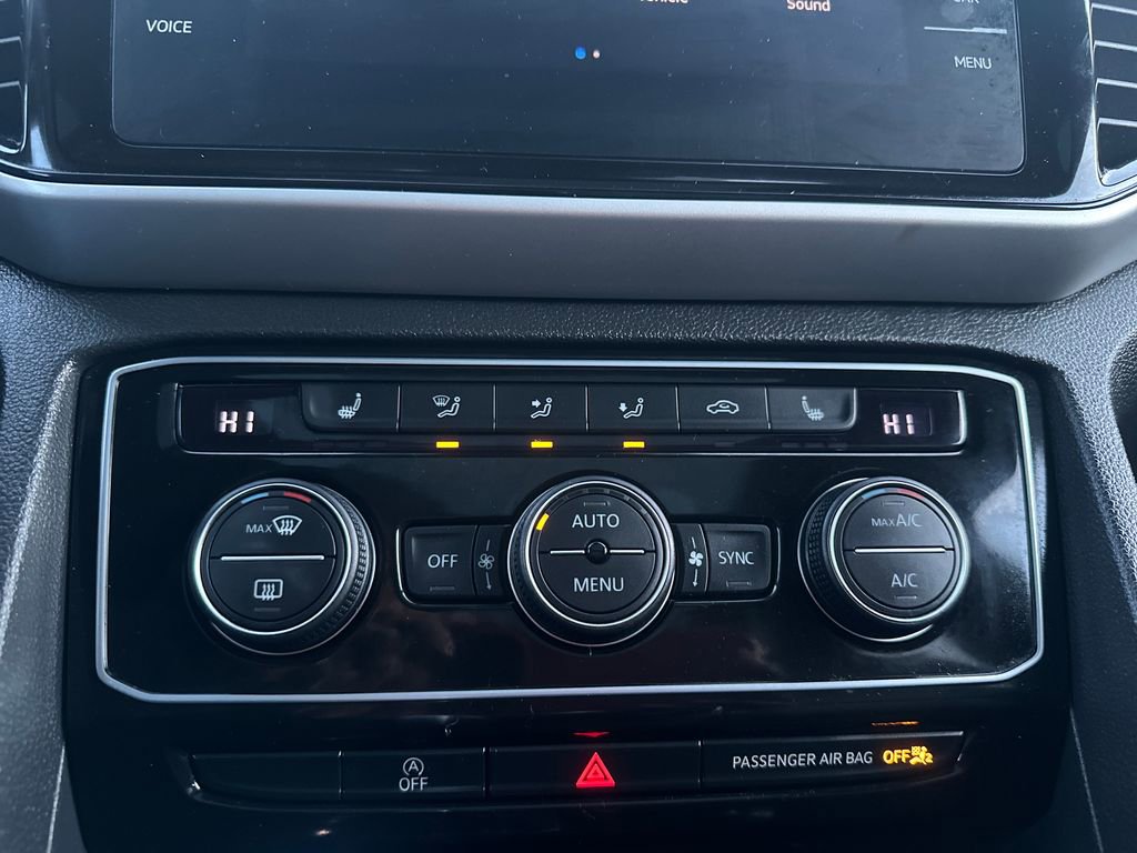 Used 2022 Volkswagen Atlas Cross Sport SEL R-Line image 11