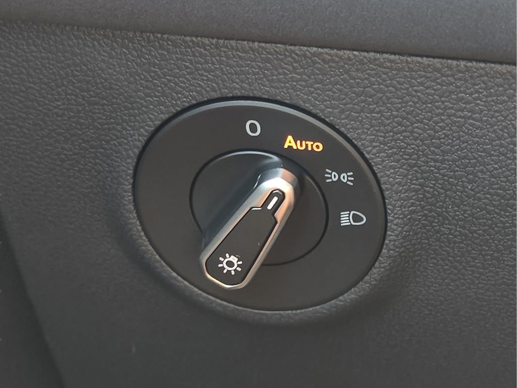 New 2026 Volkswagen Taos SE FWD image 21