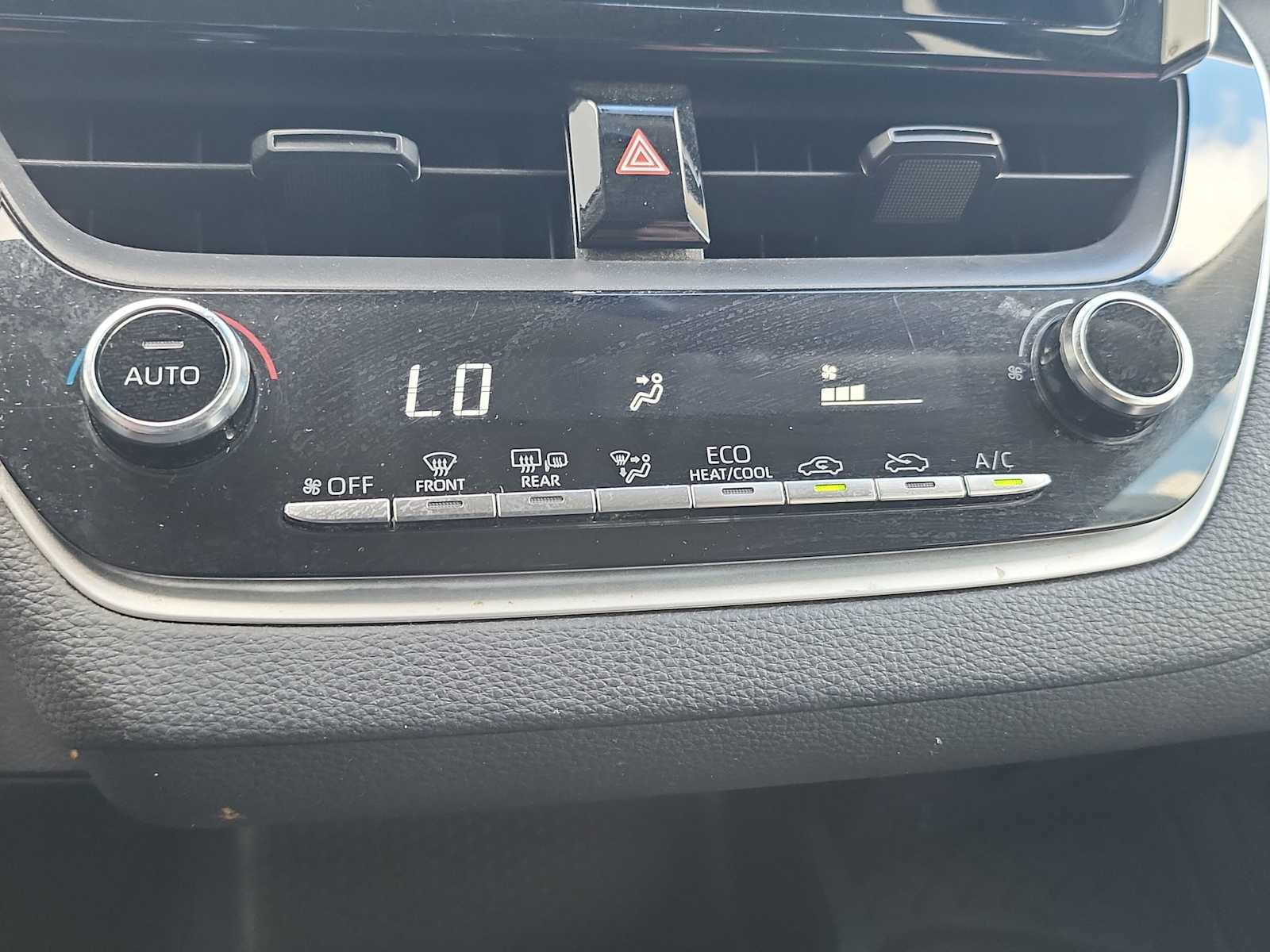 Used 2020 Toyota Corolla LE image 19