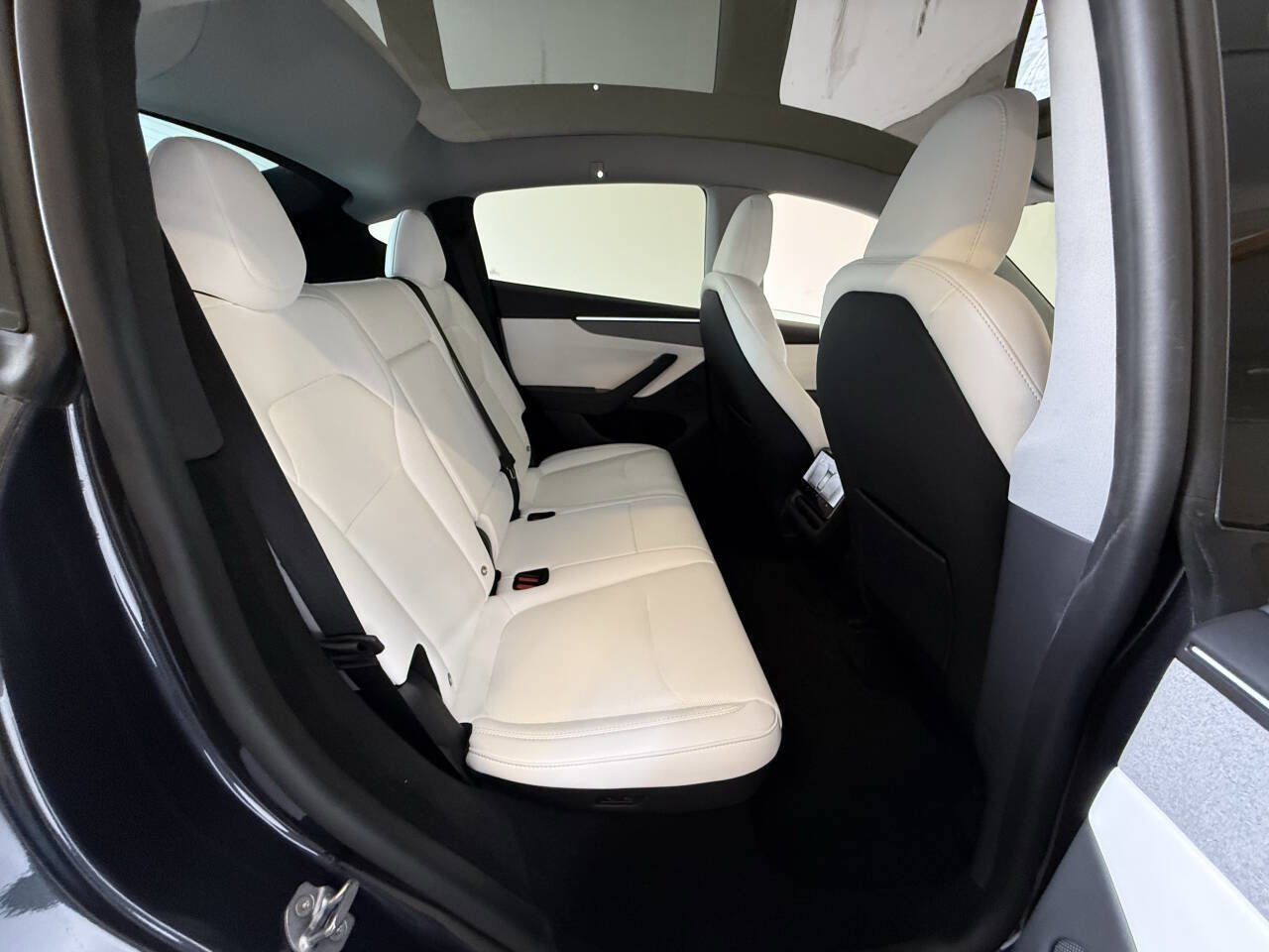 Used 2026 Tesla Model Y Long Range image 29