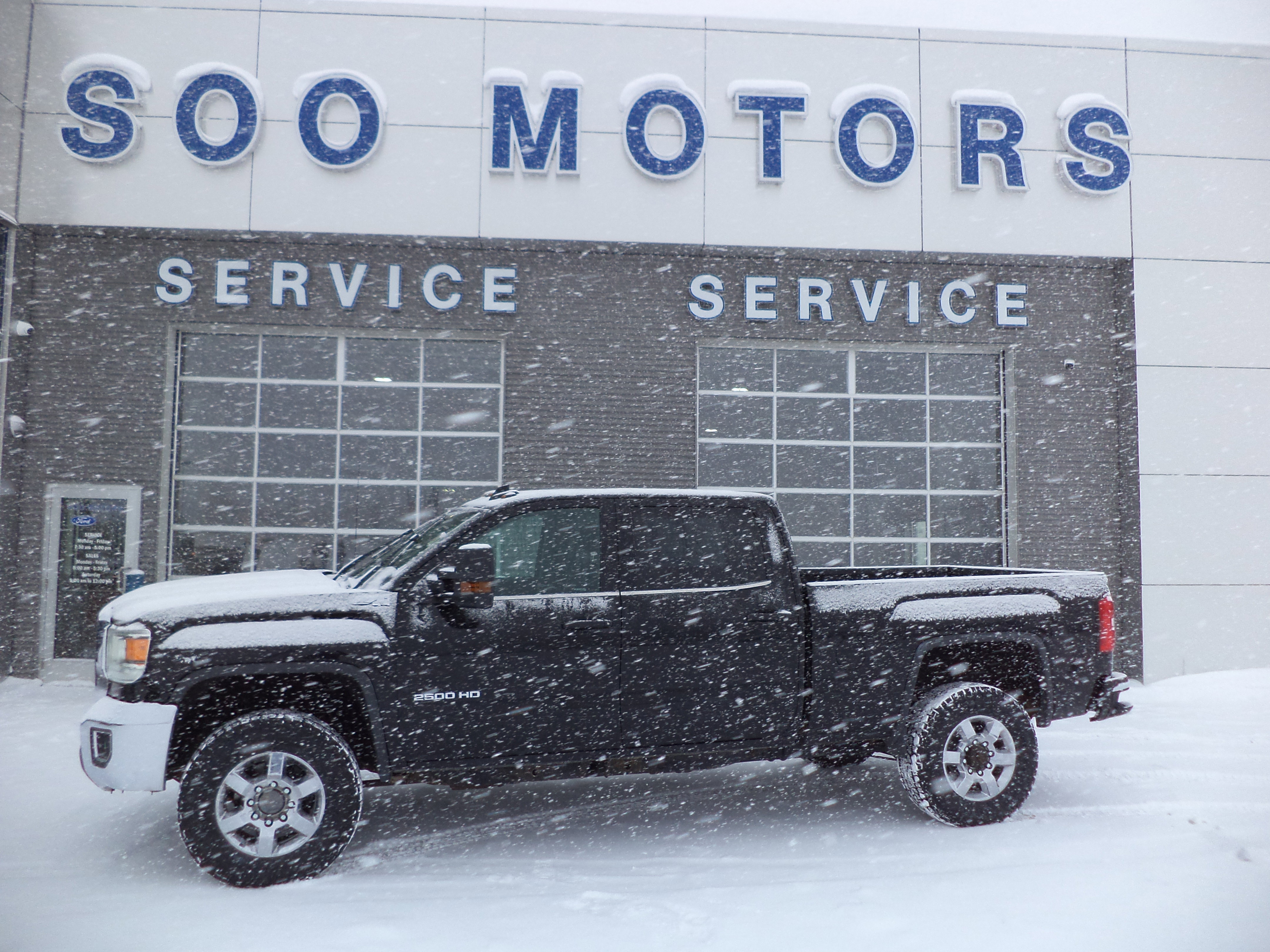 Used 2018 GMC Sierra 2500 SLE w/ HD SLE Preferred Plus Package image 1