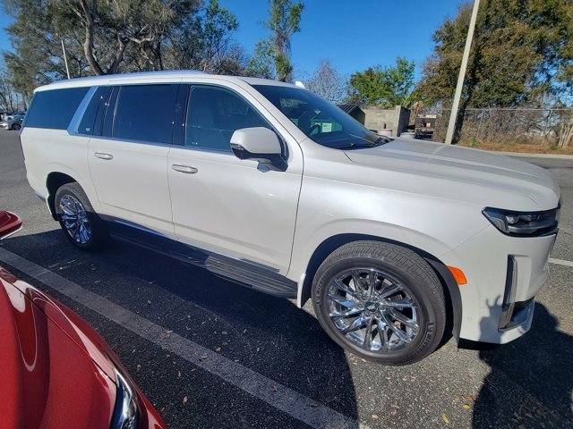 Used 2021 Cadillac Escalade ESV Premium Luxury w/ LPO, Illumination Package image 3