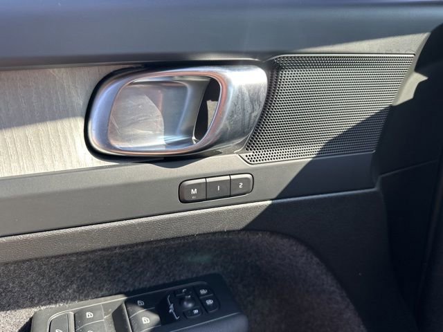 Certified 2025 Volvo XC40 B5 Core image 32