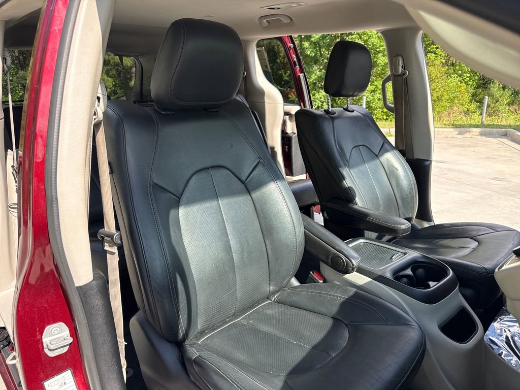 Used 2020 Chrysler Pacifica Touring-L Plus w/ Tire & Wheel Group image 33