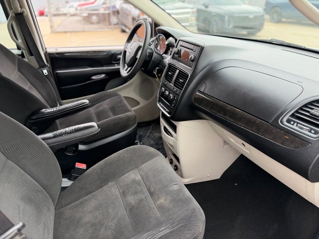 Used 2016 Dodge Grand Caravan American Value Package FWD image 17